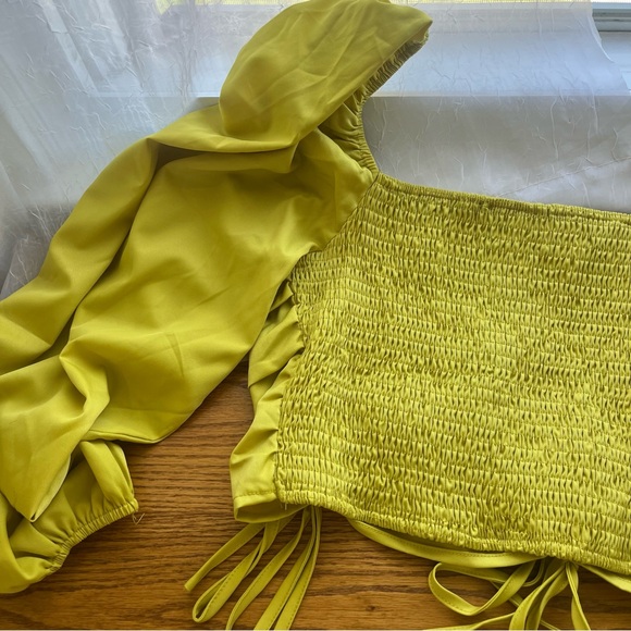 Green Top. Size S - Picture 7 of 8